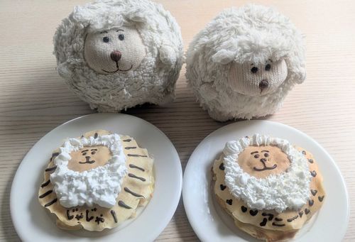 ゴールデンウィークだから、ミルクレープを作ってみたじゃじゃ
クリームが足りなかったじゃじゃ
おいしかったじゃじゃ〜
アニーはくぎ付けじゃじゃね