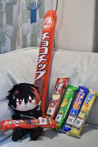 「チョコチップの風船だ」
「5本買ったら貰えた」
「おれはこの小せえチョコチップ貰うから、お前はこのでかいチョコチップな」