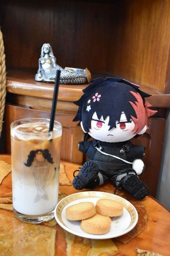 「あいつが内装を気に入ってるカフェだ」
「ココナッツクッキーも美味いぞ」