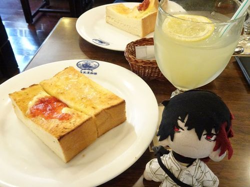 「喫茶店の厚切りトーストとレモンスカッシュだ」