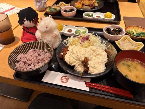 「夕飯」
「隣にいるのはさっき捕まえられてたはむにぎり」