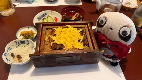 うなぎの蒸籠蒸しとたれぱんだ