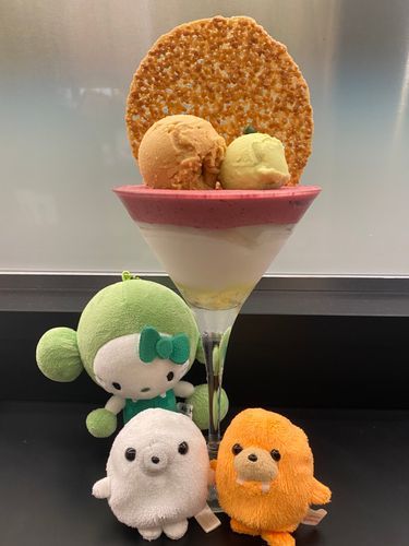 お友達の、もキティさんと一緒に🍎
