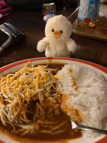 カレードーン！チーズドーン！っぴ！美味しそうすぎて写真撮る前にたべはじめちゃったっぴね🍛