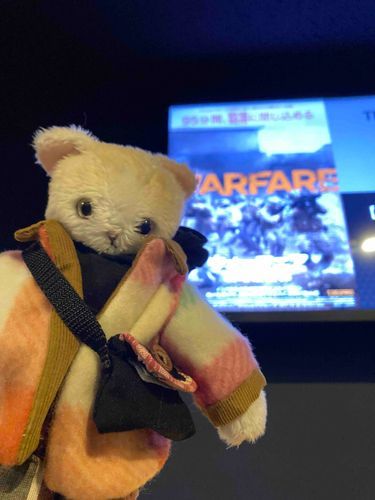 戦争の映画だった…
僕は怖いから目を瞑っていたよ