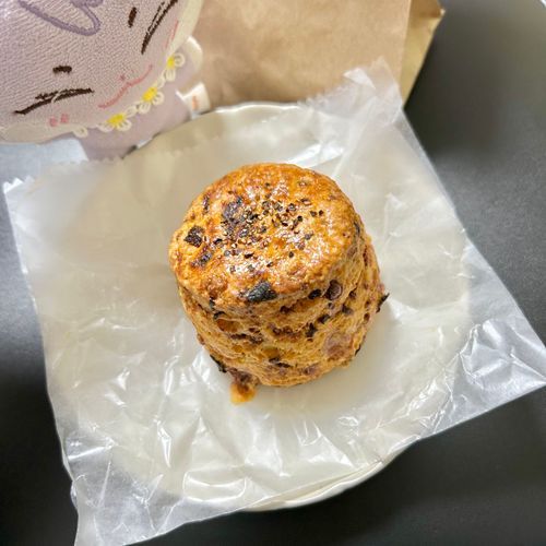 ドライトマトとチェダーチーズのスコーンだよ〜🎶

