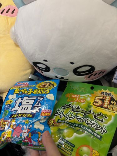 おやつだァ〜？りょうほうよこしな！！！