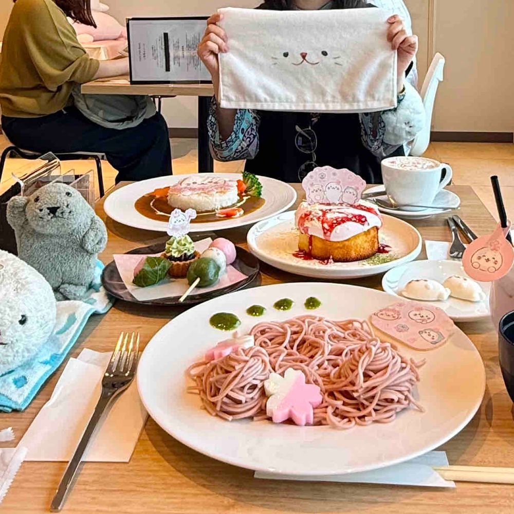 しろたんのふわり桜カフェ
に 行ってきたぞ！
ぶーちゃんは タオルの姿での 参戦だ！

春スイーツを 堪能できたぞ
もっさんは しろたんの部外者だけど、そわそわしつつ ちゃっかりと楽しんだぞ！

（もっさん）