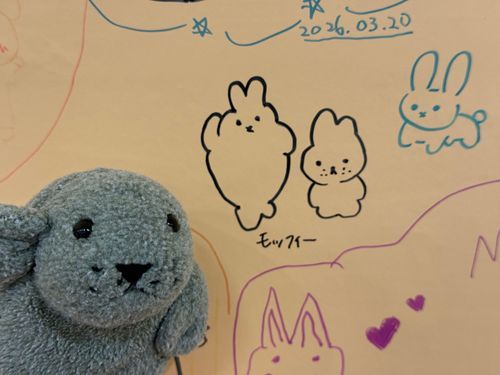 ちょっと前に ミッフィー雑貨フェスタに行ったとき

壁にモッフィーを描いてもらったぞ

（もっさん）