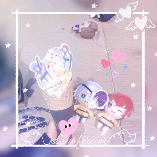 アイスの上にのっかっててかわいい🍨🤍