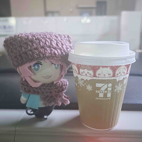 𓍢ִ໋☕️
新しい帽子とマフラー編んでもらいました♡🧣