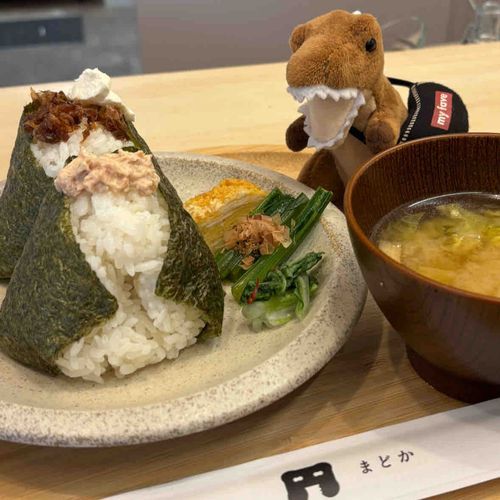 朝ごはんはおにぎりもりもり食べたんだ🦖
(茶ちびきょうりゅう)