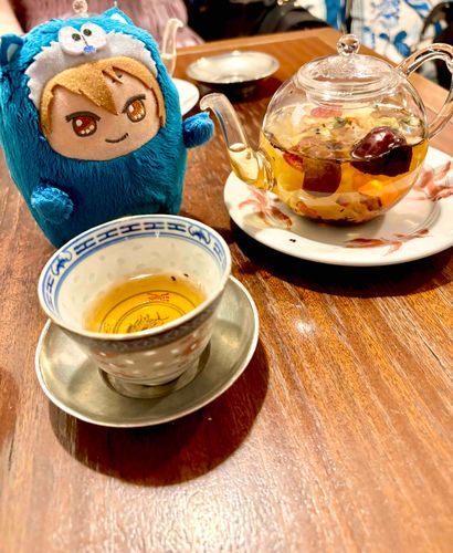 花が咲くお茶をいただいたよ🫖お湯の中で咲くんだ！すごいよね！
