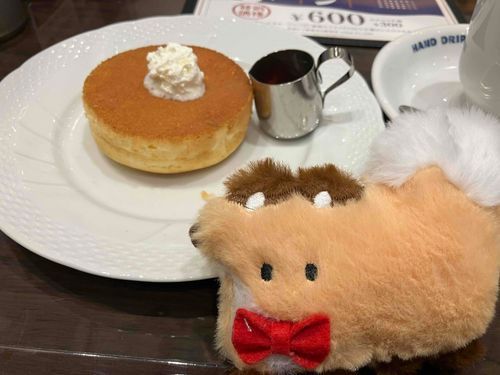モーニングのパンケーキが思ったより小さくてビビってる
