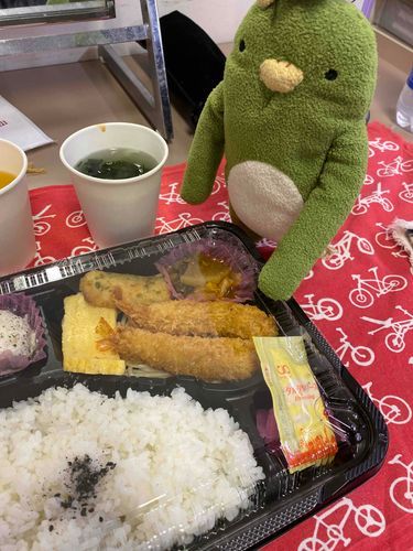 ハンバーグと迷ったけどエビフライ弁当