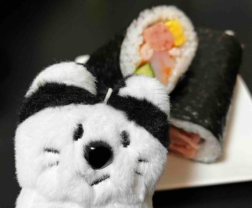 恵方巻きを食べたよ！もくもくと食べるの難しいけど美味しい❣️🐾🐈