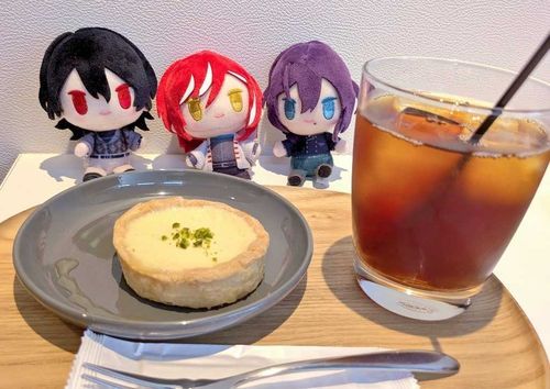 今日うちに来た記念のチーズタルトを仲良く食べようね