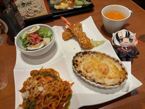 あるじさま　こちらのおみせは　ほんとうに　ふぁみれす　なのですか？　ずいぶん　ちゃんと　していますね…