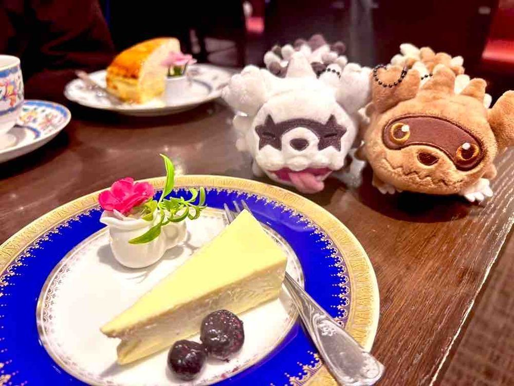 お友達と 一緒に ケーキを 食べに来たよ！
え？ 悪戯？ なんのこと？