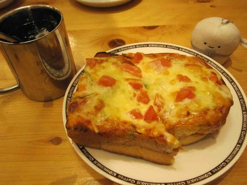 はちみつコーヒーうますぎ
ピザトーストもこの世にこんなに美味しいものが❔というくらいおいしかった❣️