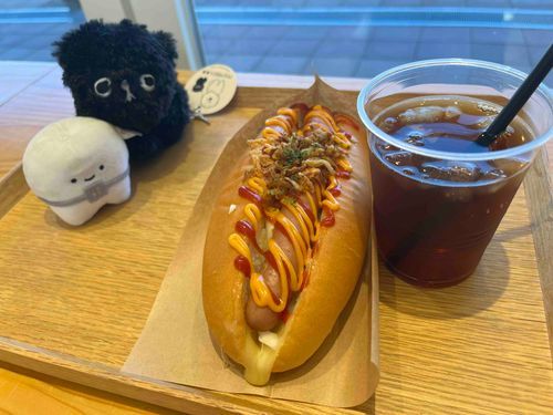水族館の帰りにホットドッグやさん寄った🌭