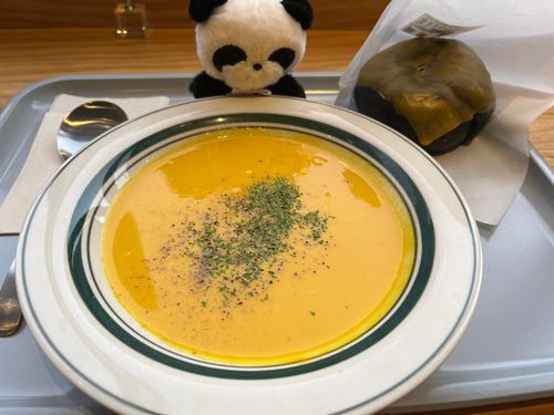 黒いベーグルとかぼちゃスープ🥯🎃