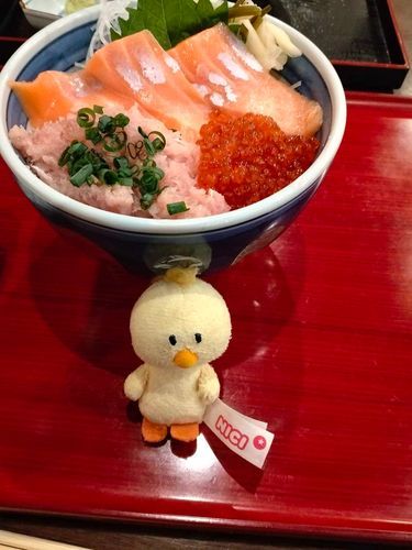 おひるに海鮮丼たべました
