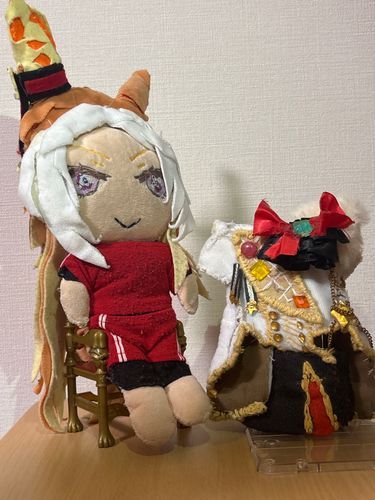 「そろそろ勝負服を改修せぬか」

順番待ちいっぱいあるからもうちょっと待っててね……

