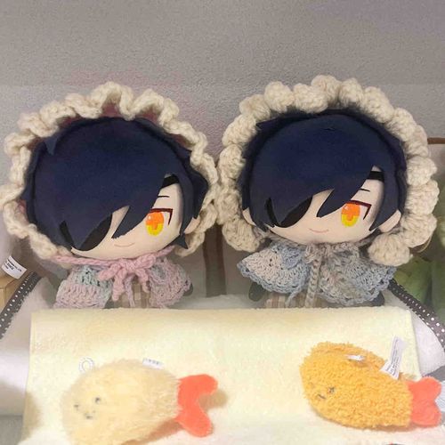 たくさんいいねをありがとうございます💕
ここですわちゃん達の紹介をさせてください。

すわちゃん→右の水色ケープの子。フユさんちのはじめてのすわちゃん。長らくひとすわで可愛がられていたのでちょっとだけのんびりやさん。弟すわちゃんが来てくれて嬉しい。
弟すわちゃん→左のピンクケープの子。駿◯屋さんで佇んでいたところを熟考の末に引き取りました。ちょっとだけ寂しがりやさん。いつもお兄すわと一緒が良い。