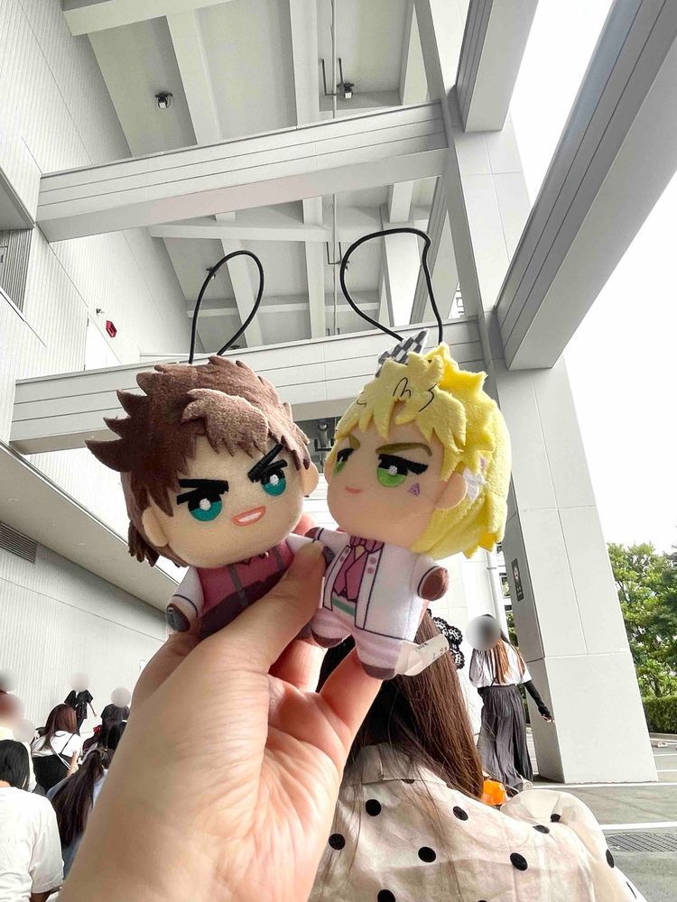 7月のイベントはジョセシオンリー+綿の子達のお洋服を探すのが目的でした(╹◡╹)
オモシロホテルからゆりかもめ一本で20分弱で着くのはとーってもありがたかった✨
これは初めての西待機列でキャッキャしてるジョセシちゃん。くりみつだとほとんど東待機列なのでとても新鮮でした。すわちゃんは南に行くまでバッグで待機です。