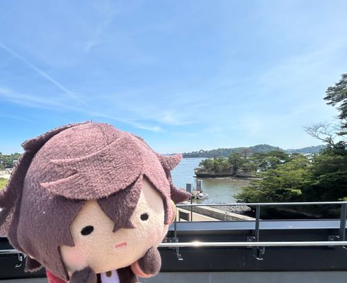 松島に来ました。
これから食べ歩きです！
よろしくね、カラちゃん。