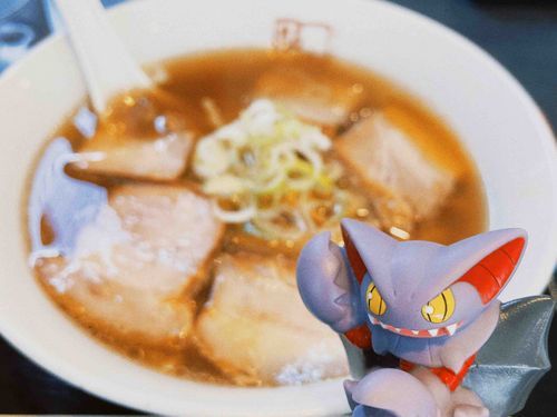 ラーメンを紹介してくれるグライオン🍜