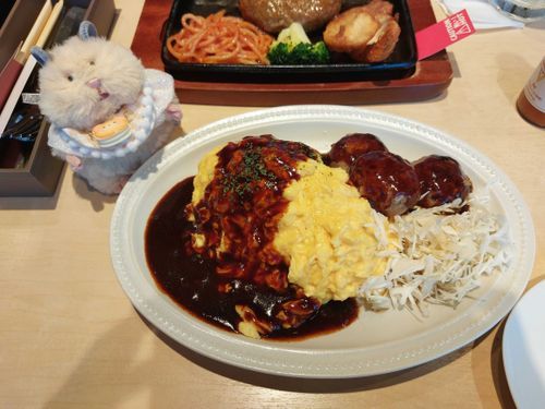 とろとろオムライスとハンバーグを食べてきたよ😋