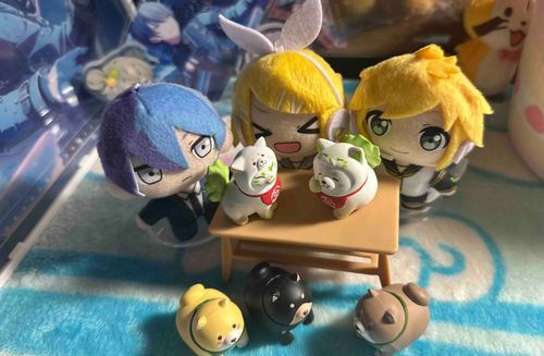 冬弥くんとレンとガチャガチャ
ひいたんだ！
ラスカルも気になるのかな？