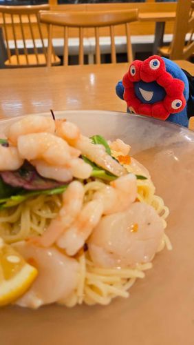 えびとほたてがツヤツヤしてる！期間げんていメニューがあると、ついついたのんじゃうの…