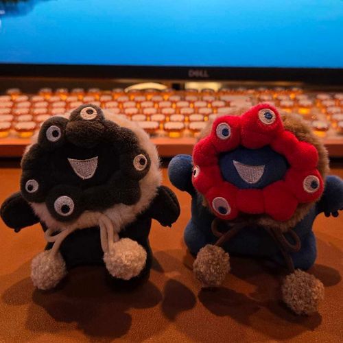 明日は少しさむいところにおでかけするから、えりまきじゅんびしてもらった！
色ちがいのおそろいでかわいいでしょ～