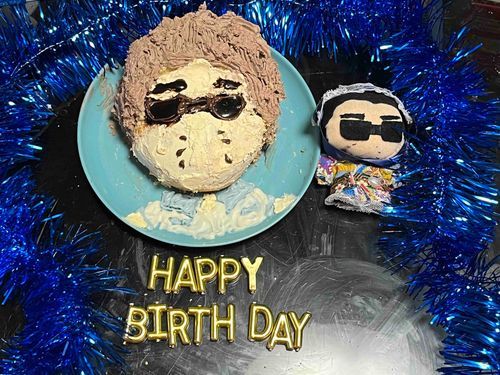 ハッピーバースデーみーたん！
お誕生日を記念してぬいみーたんに振袖を作りました！そして今年のケーキはクリームパンが土台の立体みーたんケーキです！
来年もみーたんにとって良い一年になりますように！おめでとうみーたん！🎉🎂🎉