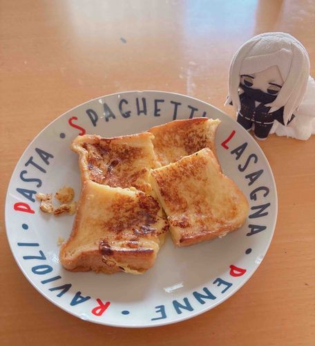 フレンチトースト。甘そうだけども食い切れんのか？