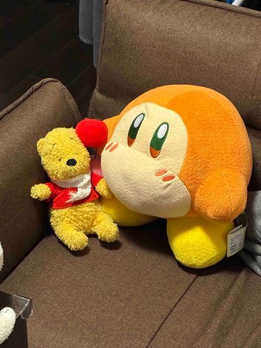 仲間のワドルディにトマトを押し付けられました。トマトは得意じゃないです。はちみつが得意です。