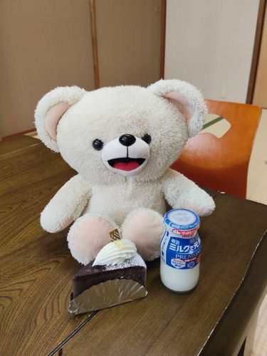 チョコレートケーキと牛乳は合うね🐻‍❄️❤️💛