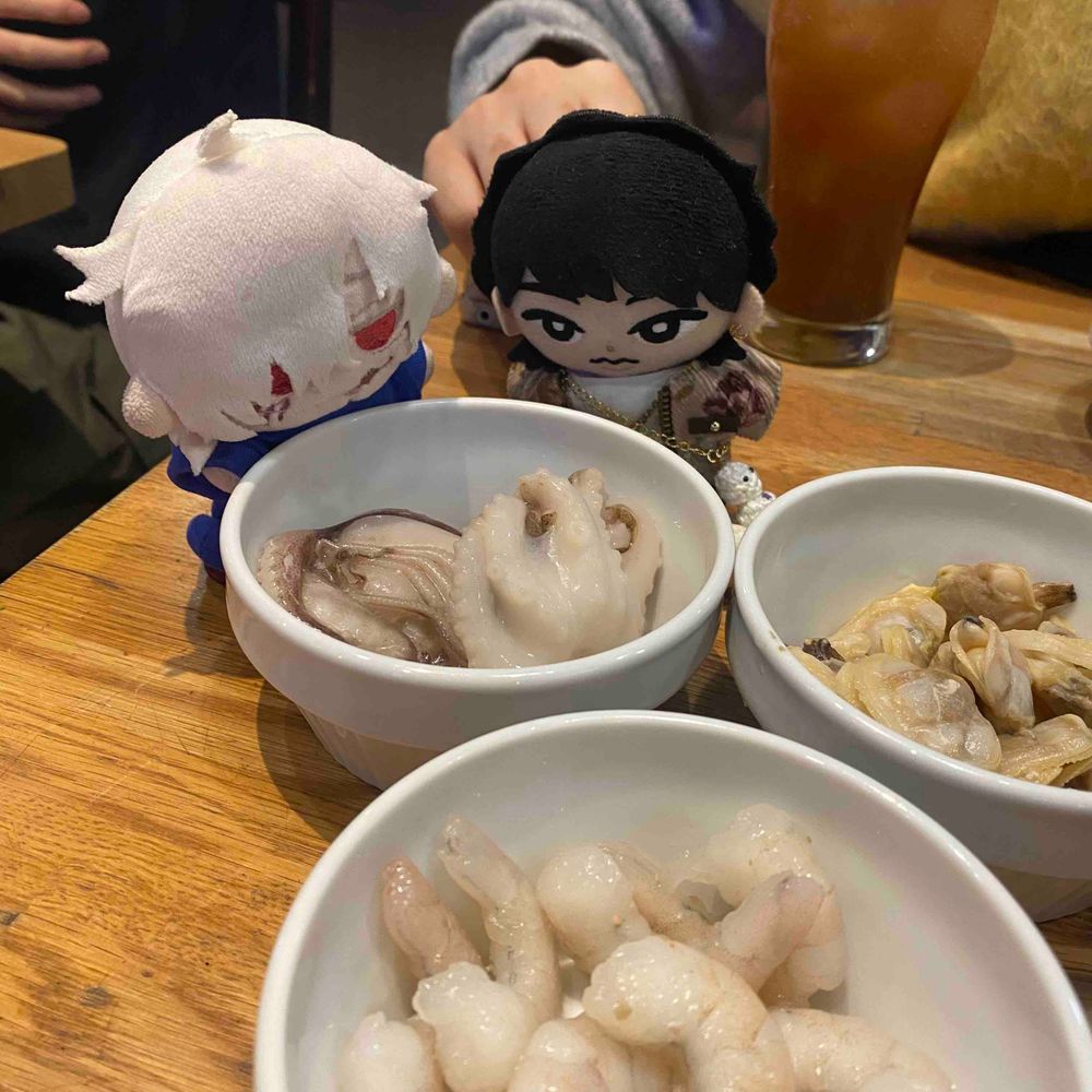 きｮｳは、ｵﾄもだﾁの ふｶﾄ おででｹ ｼました
あﾁｱﾁの ﾋなべ たべたﾖ

#tiny_zombie_nui 