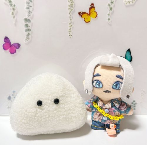 おうちのひと、たまにぬいぐるみつくってるよ
このこは、しおむすびのぬいぐるみ！
しおちゃっていうんだよー