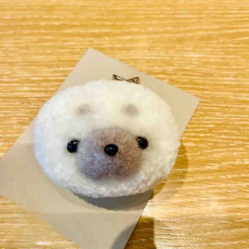 20年来の友達が、お誕生日プレゼントにツンツクして作ってくれて嬉しくて泣いちゃった。
角度によってはしょんぼり顔にもなるのです…!🦭愛い〜