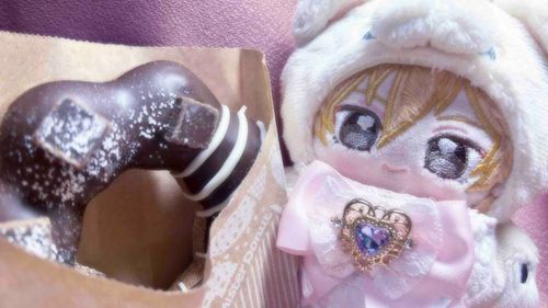 どーなつを たべたよ ♪
おれと おんなじ くらいの せの たかさ だね〜