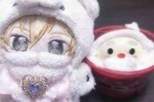 めりーくりすます ♪
さんたさんの けーきを たべたよ
おれも さんたさんに なっちゃった ♪