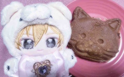 なかに ちょこが はいってる ねこちゃんを たべたよ ♪
おなまえは なんだったか わすれちゃったんだ〜……
でもでも！ とっても おいしかったよ ♪