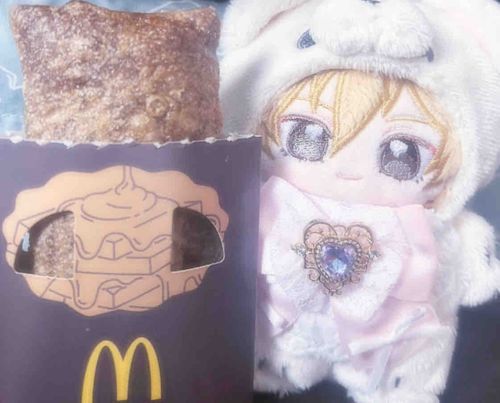 ちょこぱいを たべたよ 〜
さんかくちょこぱい みたいで とってもおいしかったんだ ♪
これも また 食べたいな〜 ♪