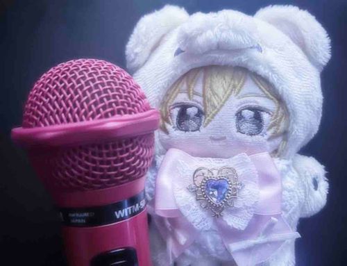 きょうは からおけに いってきたよ〜 ♪
たくさん うたったから こえが がらがらに なっちゃったんだ…
たくさん のどあめを なめて あしたに そなえるよ ♪