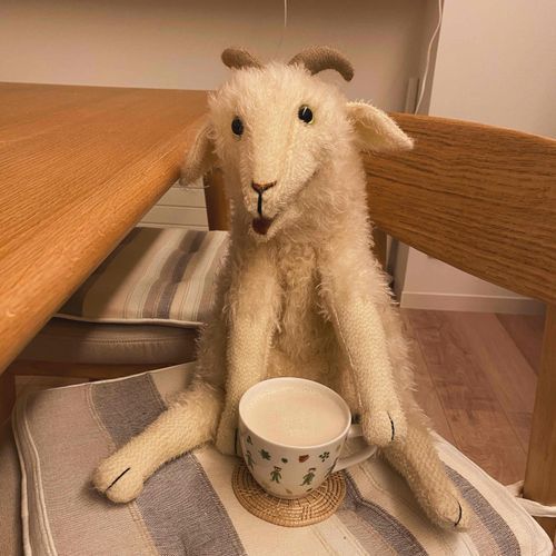 ミルクティー飲んでゆったりタイム。