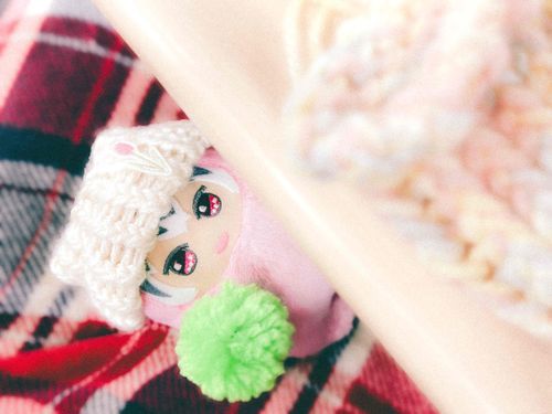オハヨ〜〜〜❣️
机 の すきま から、こっそり 応援 してるね❣️